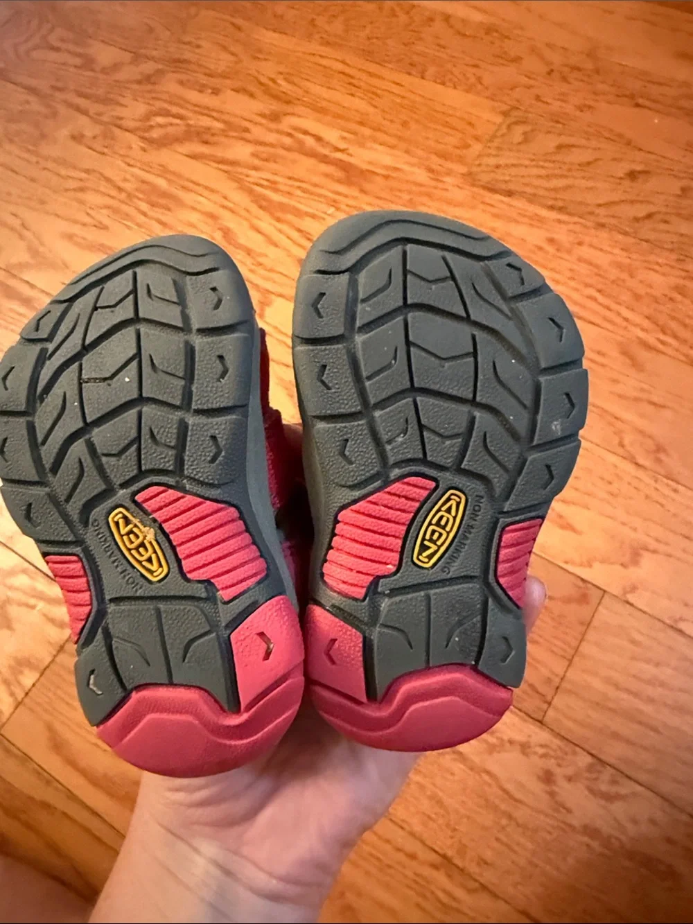 Kids pink Active Hook-and-Loop Sandals